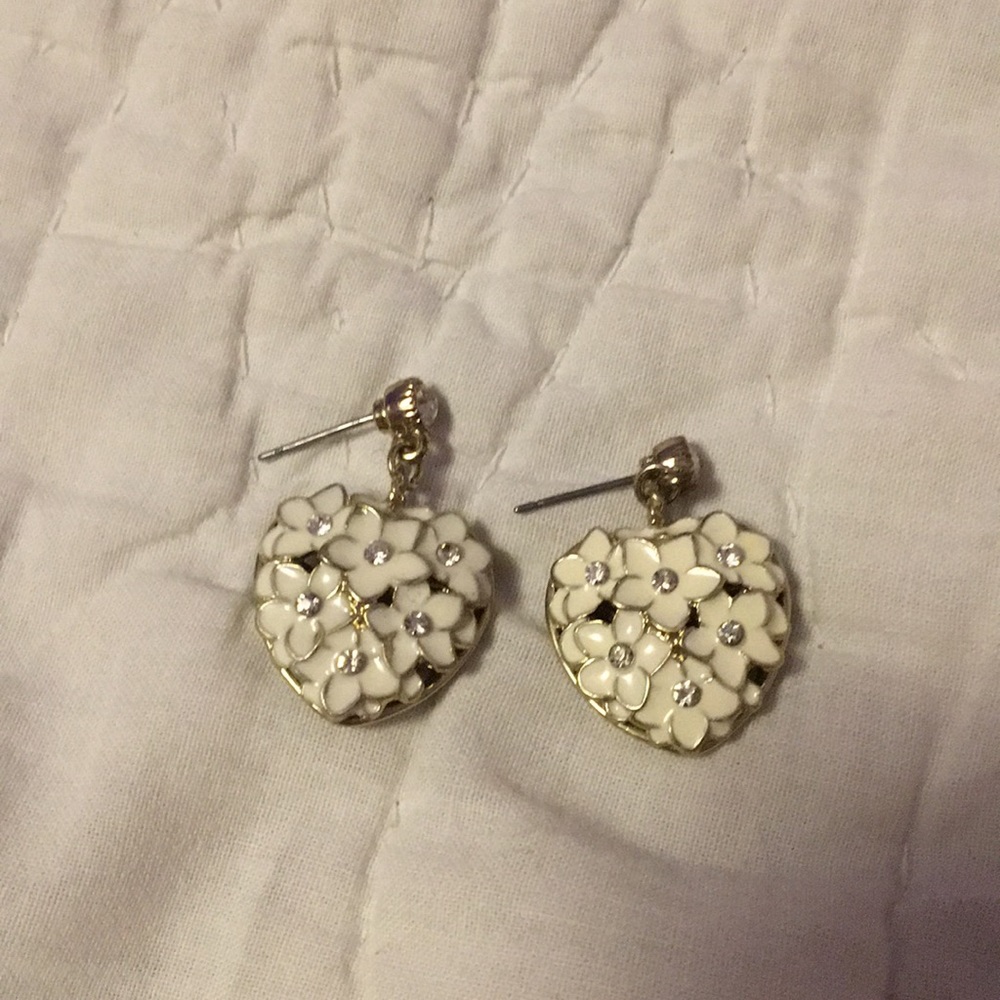 White flower earrings